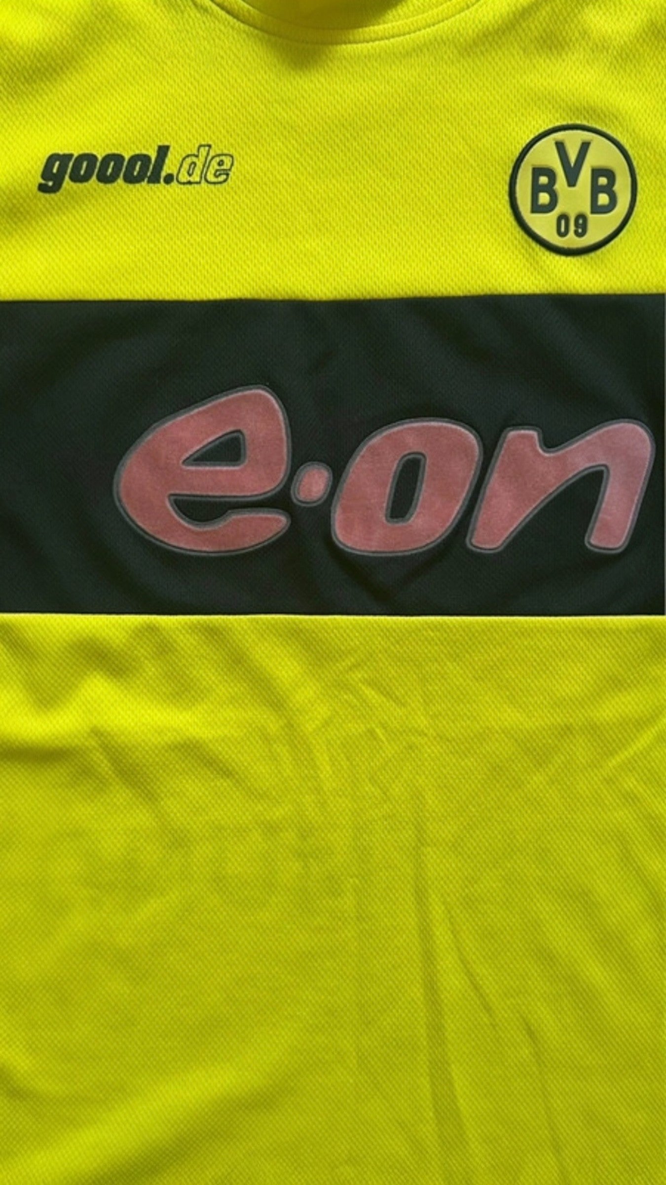 Borussia Dortmund 2002/03 Home Shirt Club Crest Detail