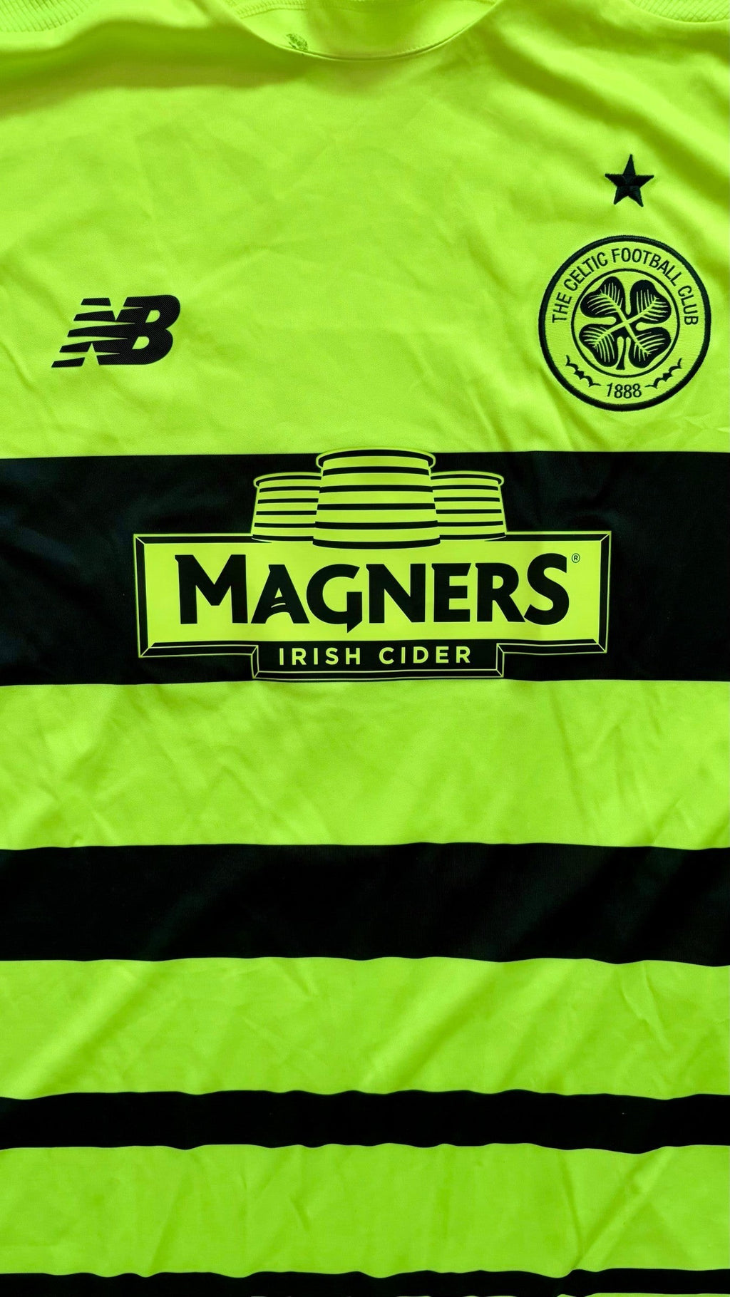 Celtic FC 2015/2016 Third Shirt Club Crest Detail