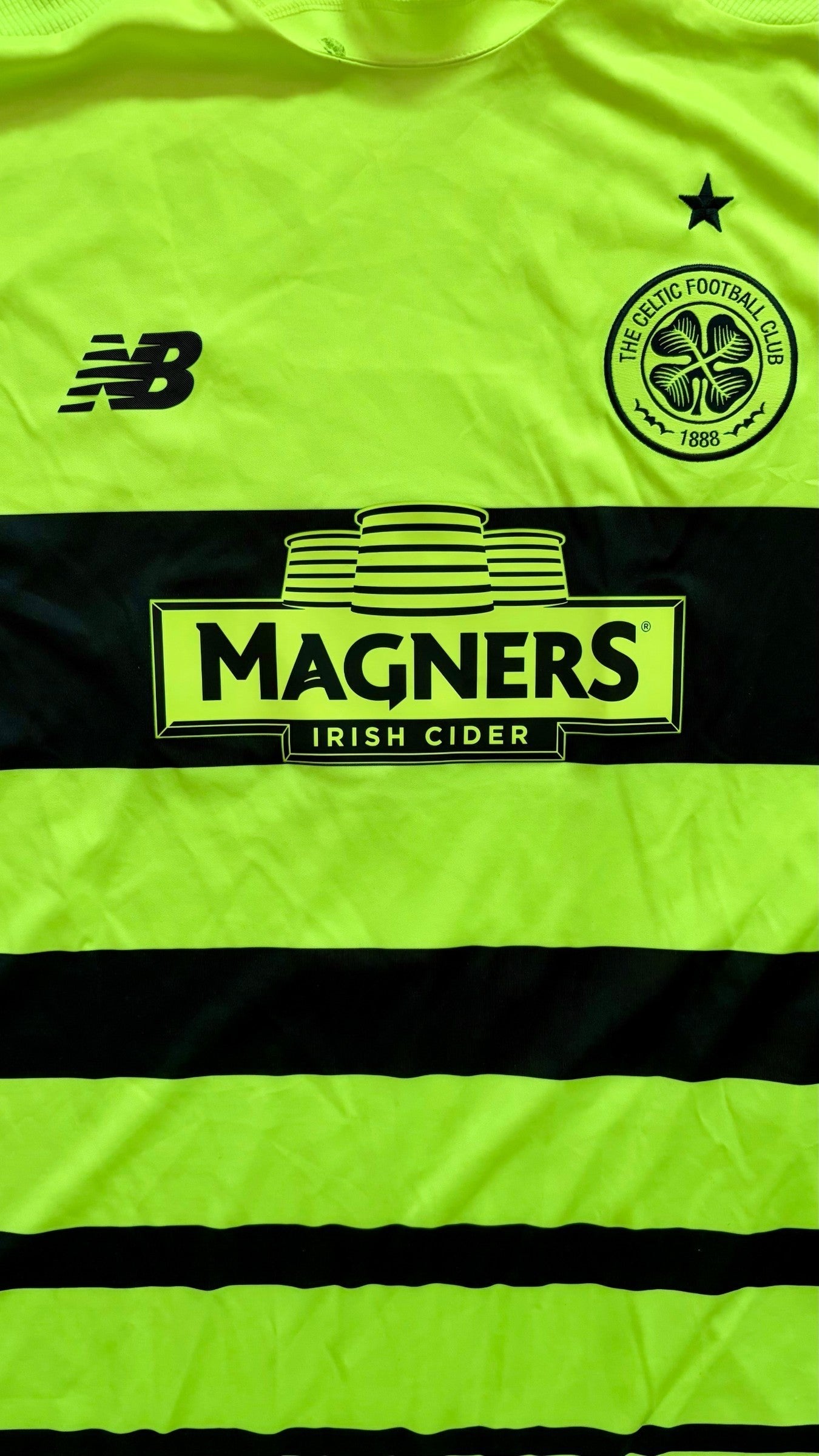 Celtic FC 2015/2016 Third Shirt Club Crest Detail
