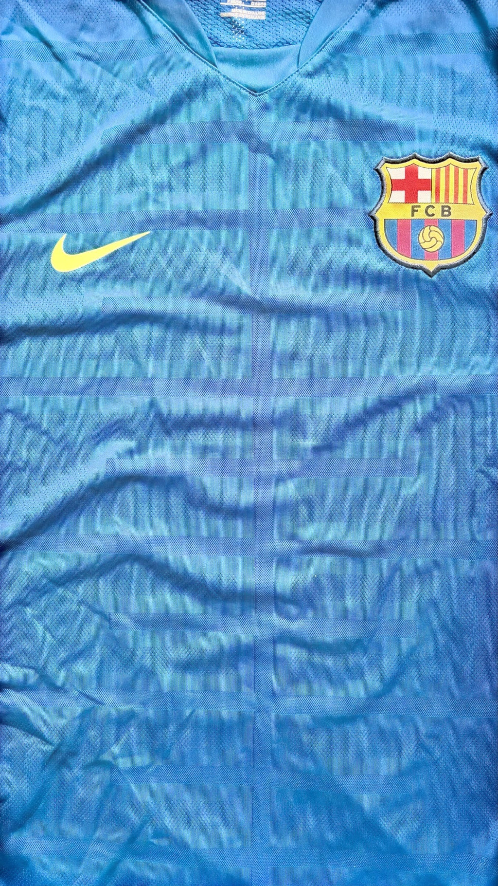 FC Barcelona 2009/2010 Training Shirt Club Crest Detail