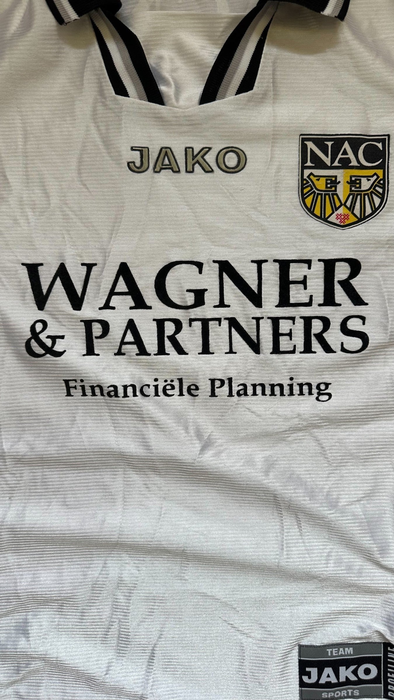 Nac Breda 2001/2002 Away Shirt Club Crest Detail