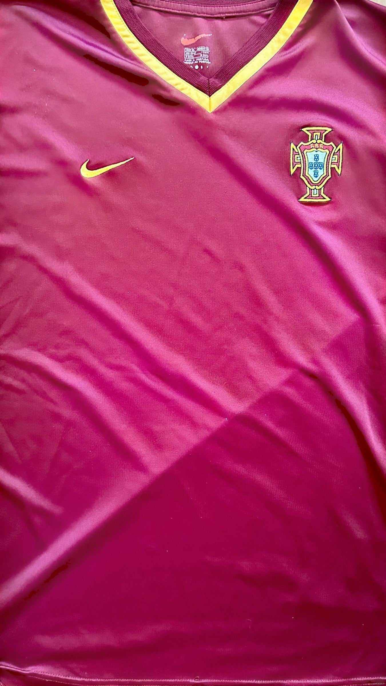 Portugal 2000/2002 Home Shirt Club Crest Detail